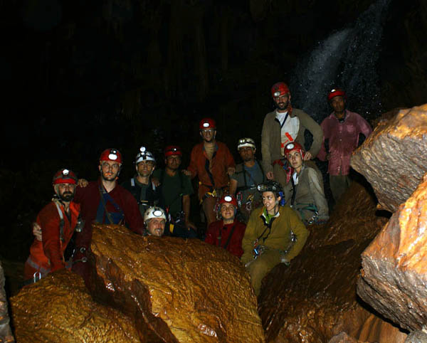 Il gruppo alla fine della traversata (foto Sanchez).